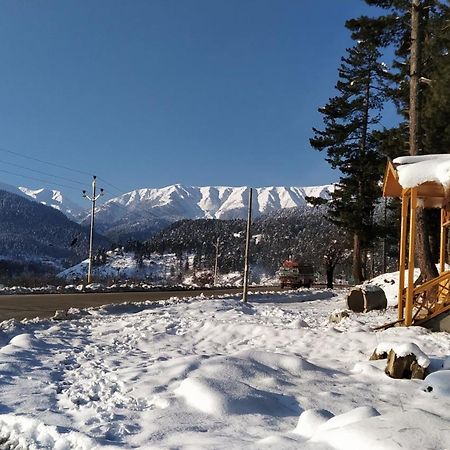 Everest Guest House Gulmarg Buitenkant foto