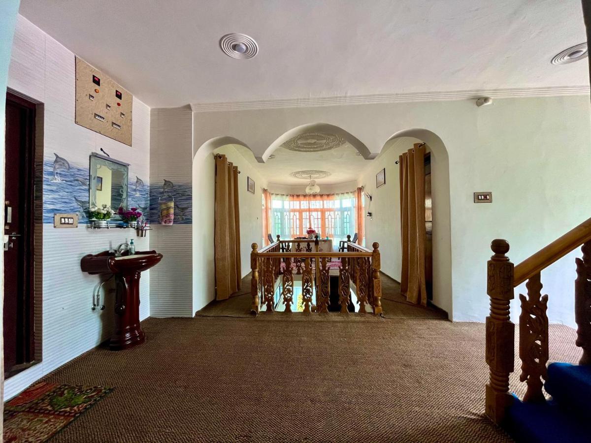 Everest Guest House Gulmarg Buitenkant foto