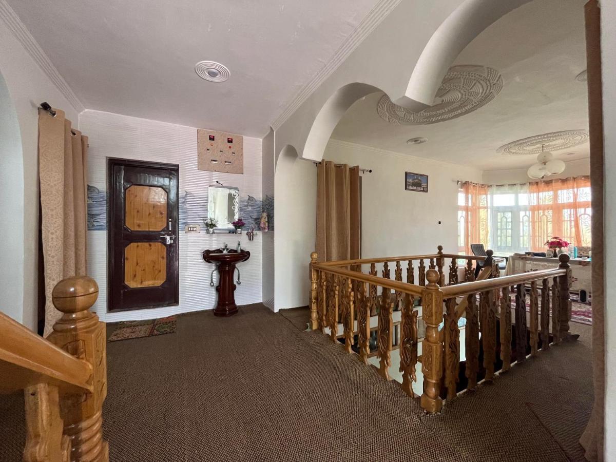 Everest Guest House Gulmarg Buitenkant foto